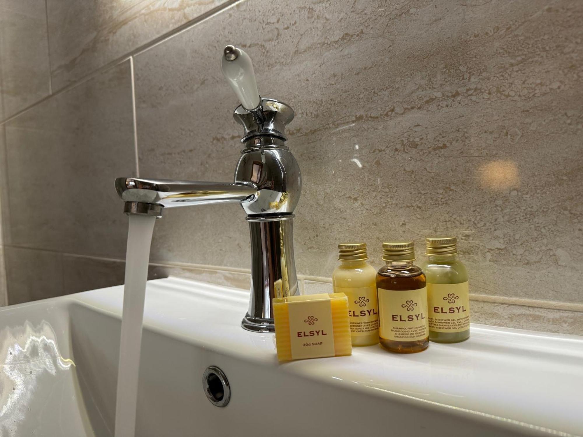 The Coach House Hotell Chedworth Eksteriør bilde